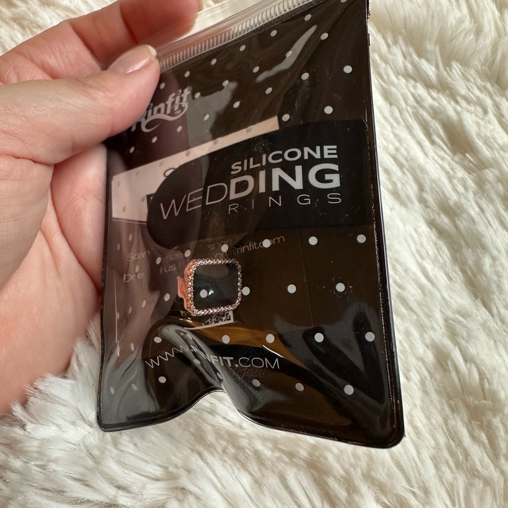 Rinfit Emerald Silicone Ring with metal frame & CZ stones - Picture 5 of 6